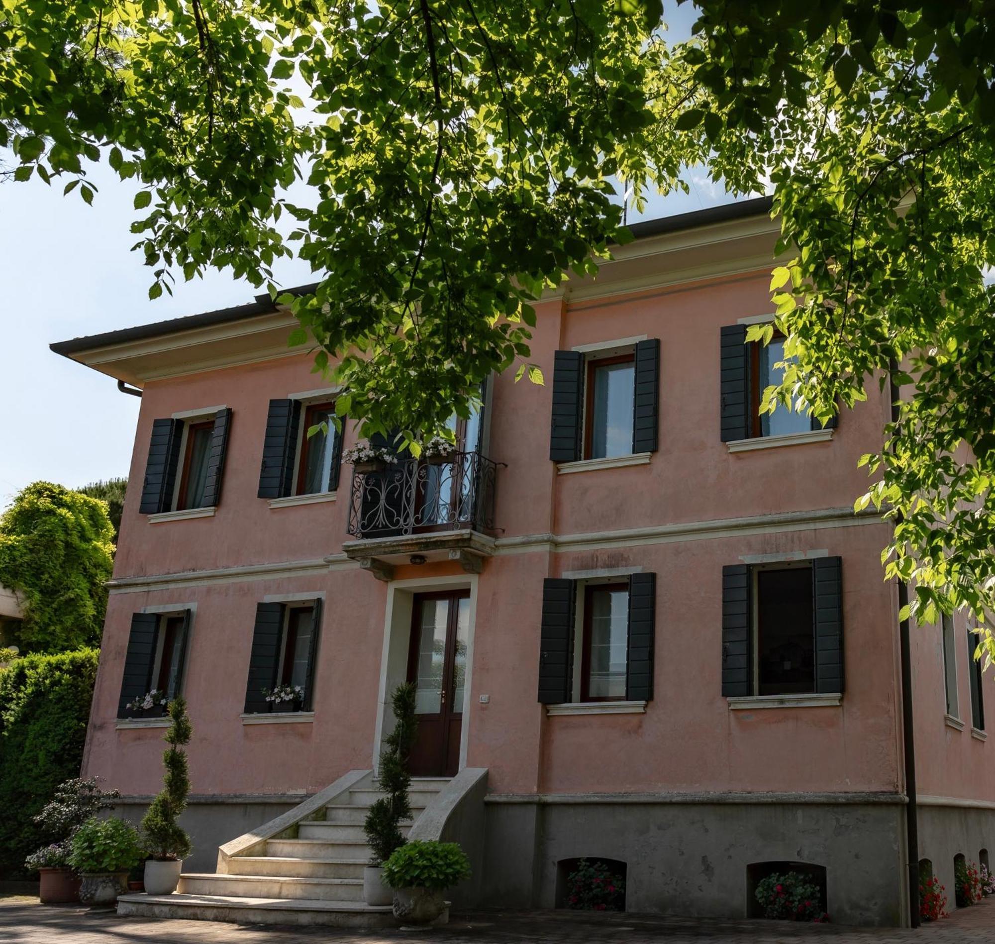 Villa Trevisi - Apartment เตรวิโซ ภายนอก รูปภาพ